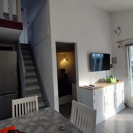 Дом отдыха Vacation Ardeche-piscine Copropriete Сен-Мартен-д'Ардеш
